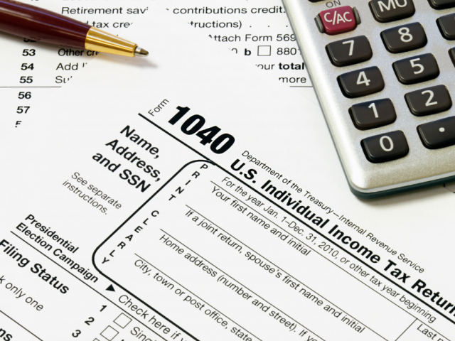 IRS 1040 form US Tax Return Image LPETTET:Canva
